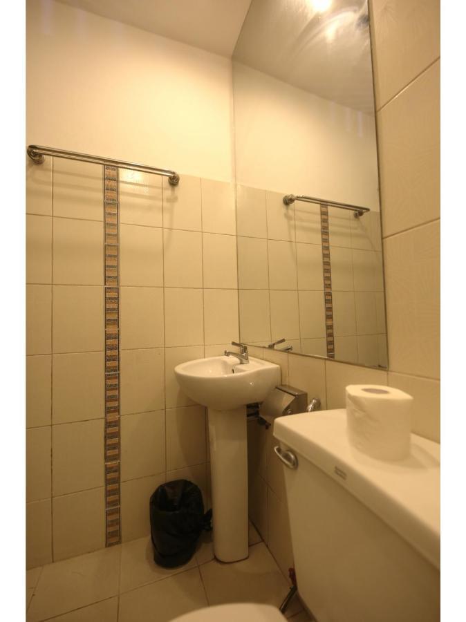 Oyo 866 Junction Hostels Hotel