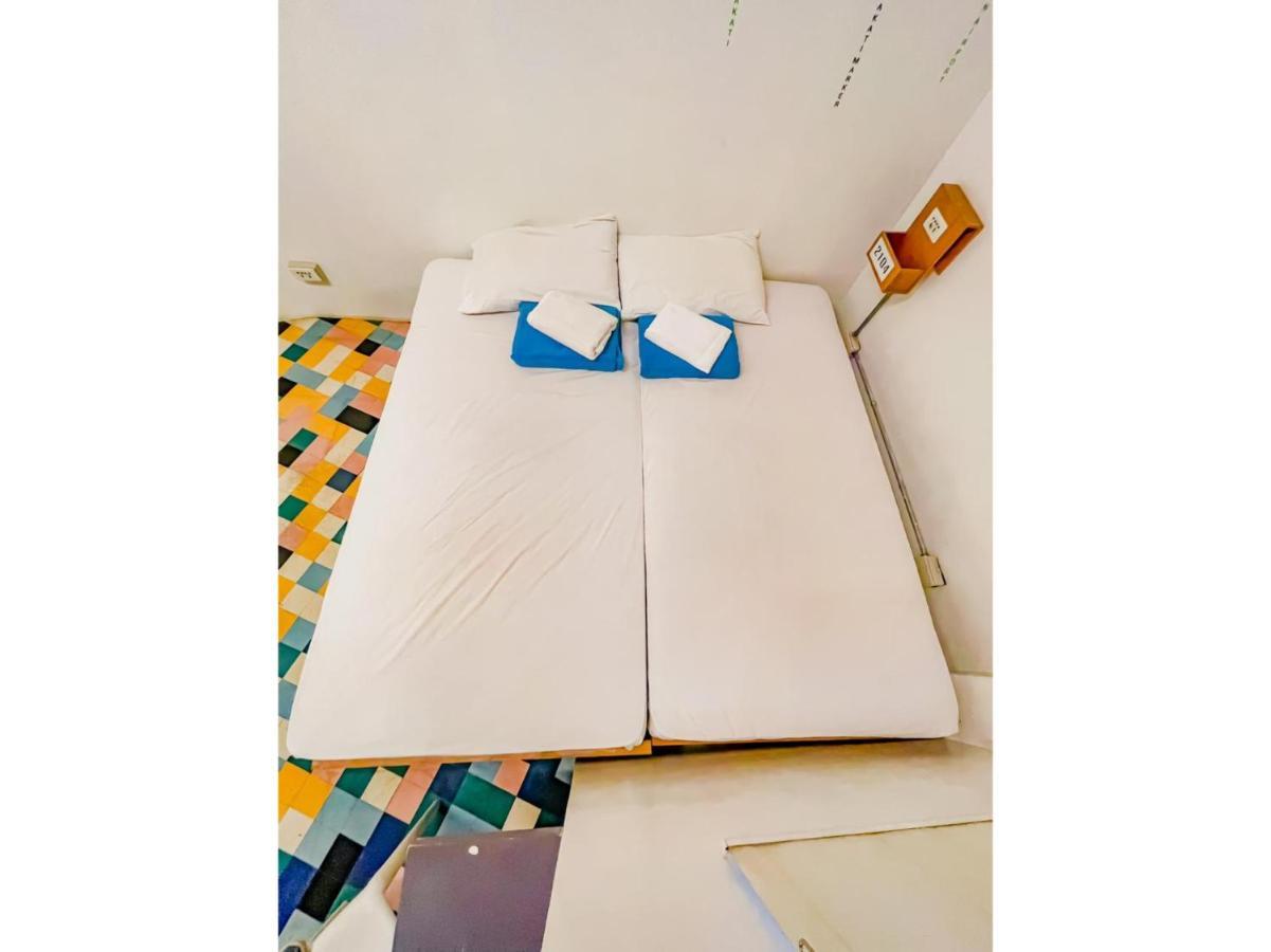 Oyo 866 Junction Hostels Manila