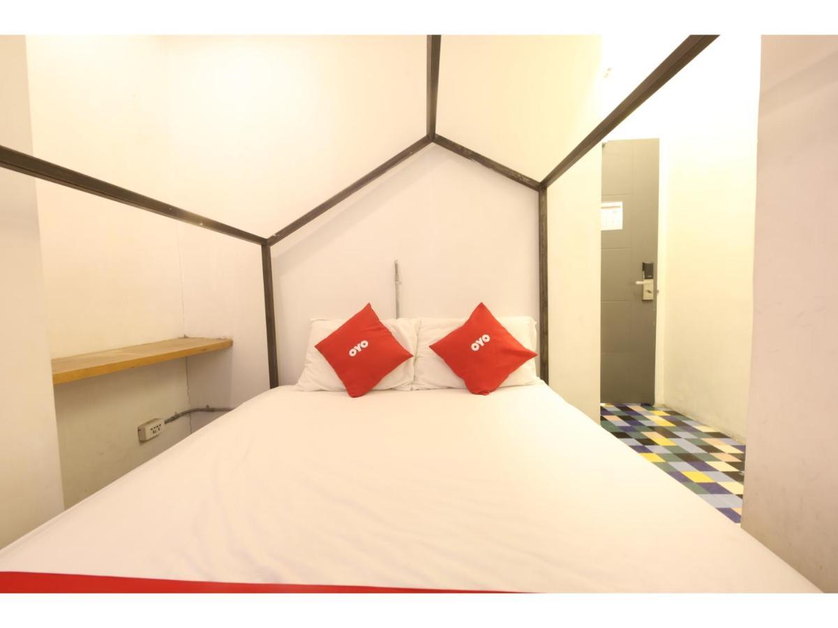 Oyo 866 Junction Hostels