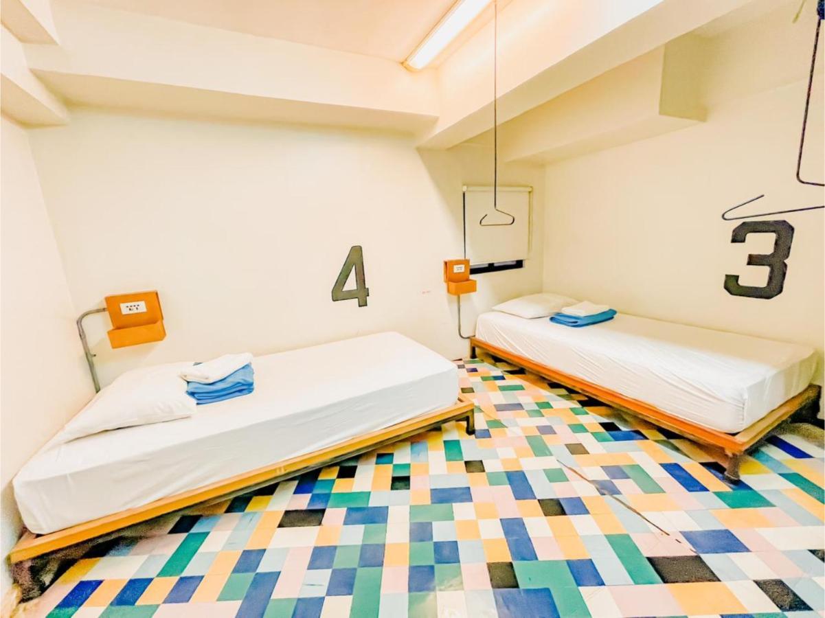 Oyo 866 Junction Hostels