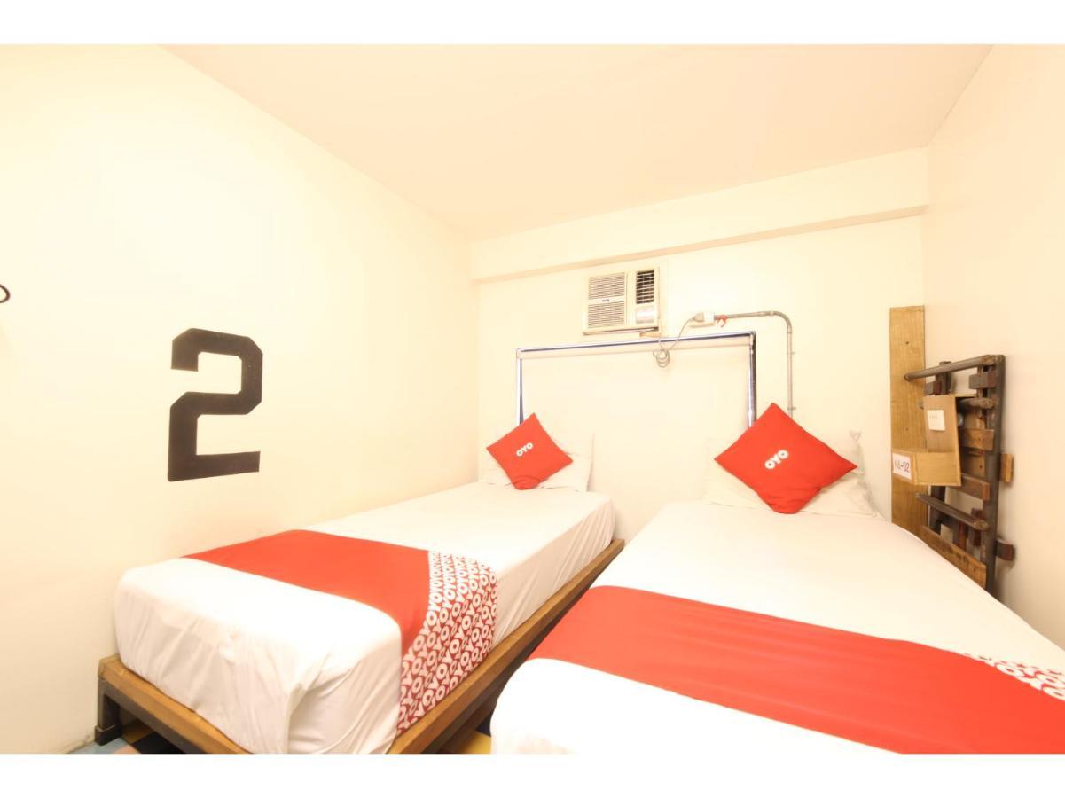 Oyo 866 Junction Hostels