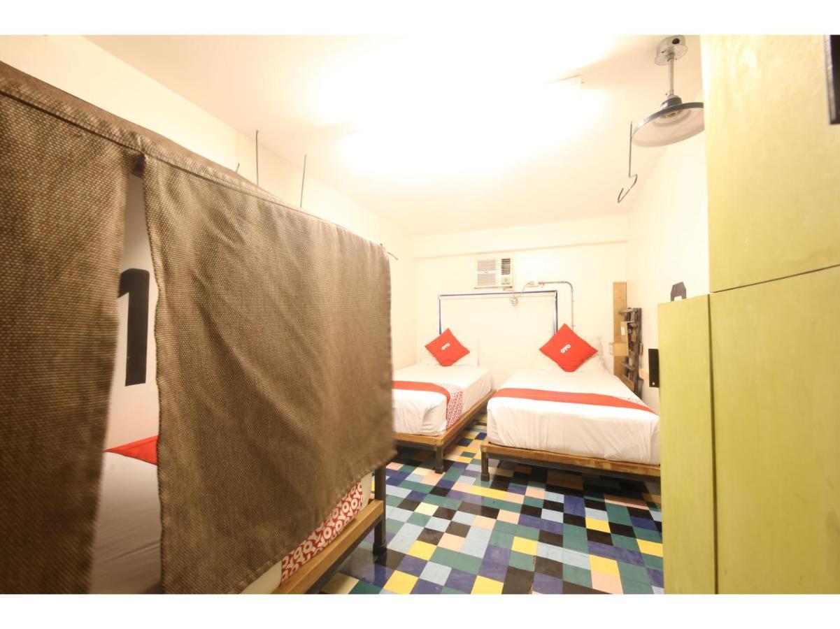 Oyo 866 Junction Hostels 2*