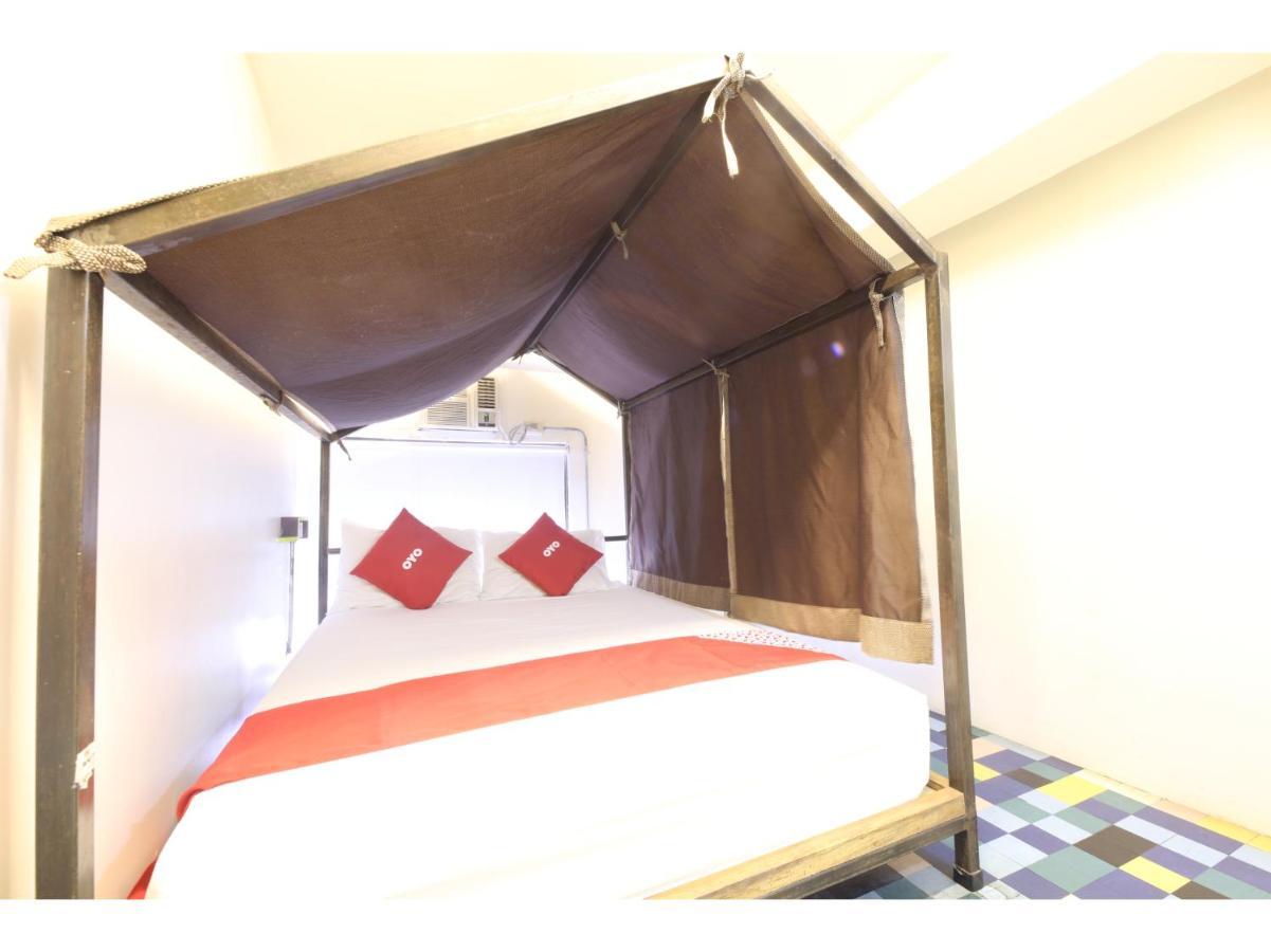 Hotel Oyo 866 Junction Hostels Manila