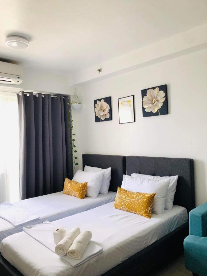 Ebony's Place At Shore Residences Manila