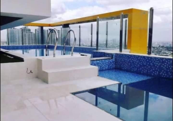 Apartment Spacious 2 Bedroom Perfect For Family & Friends, Good For 4pax Allows To 10pax Manila