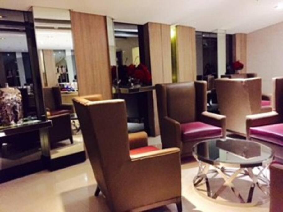 London Themed In Princeton Residences