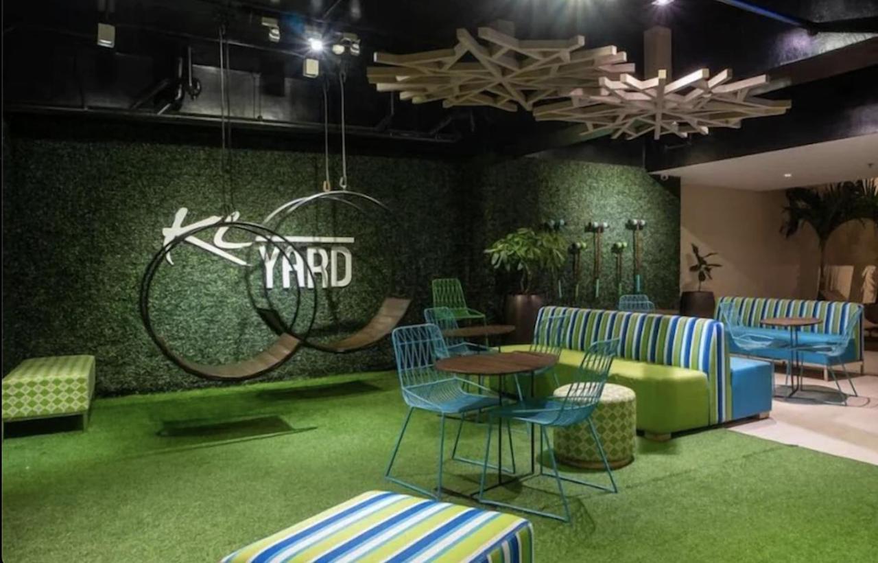 Cozy Place With View At Greenbelt Makati