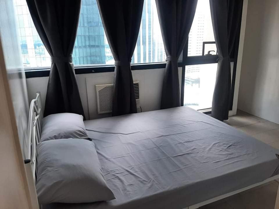 Spacious 2 Bedroom Unit With Pool *