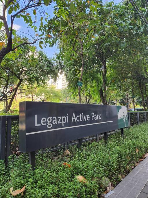 Executive W/ Balcony Near Greenbelt 100mbps Apartment *