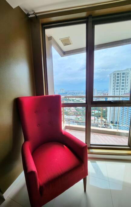 Apartment Executive W/ Balcony Near Greenbelt 100mbps Manila