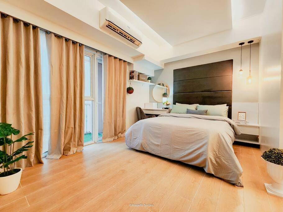 Venice View Balcony At Mckinley Hill *