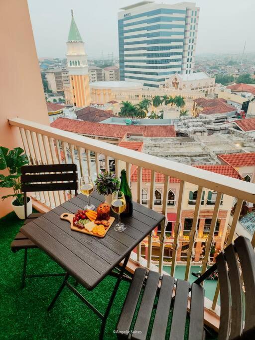 Apartment Venice View Balcony At Mckinley Hill *
