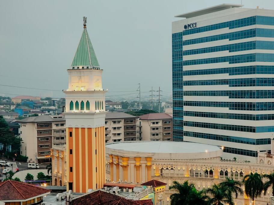 Venice View Balcony At Mckinley Hill