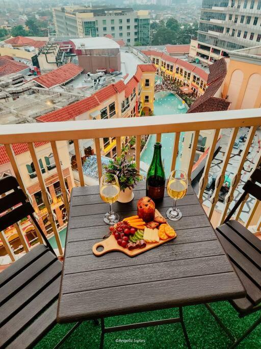 Venice View Balcony At Mckinley Hill Apartment Manila