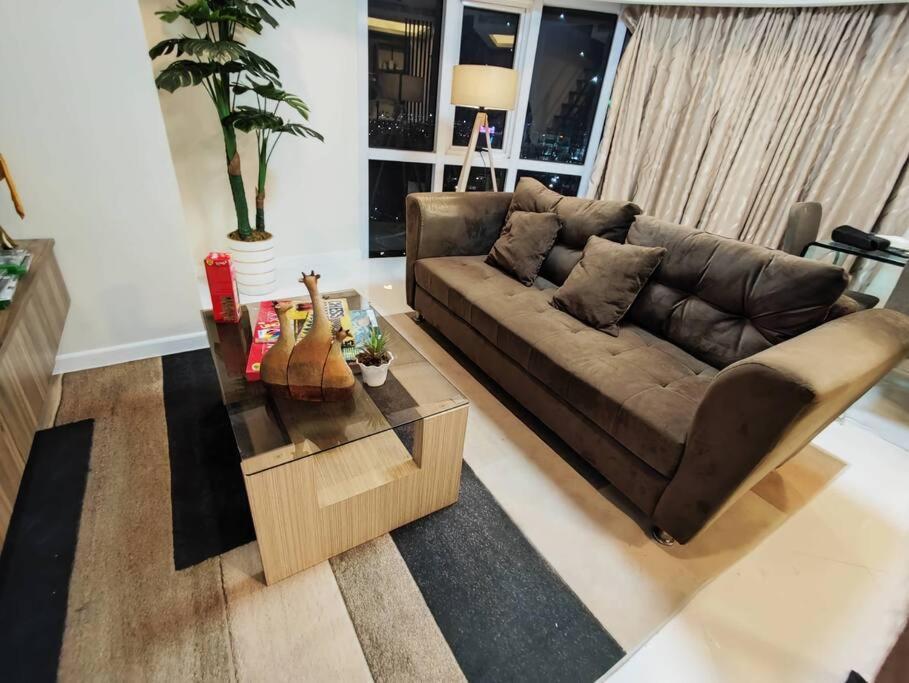 A2j Luxury 2br Near High Street Bgc Taguig Manila