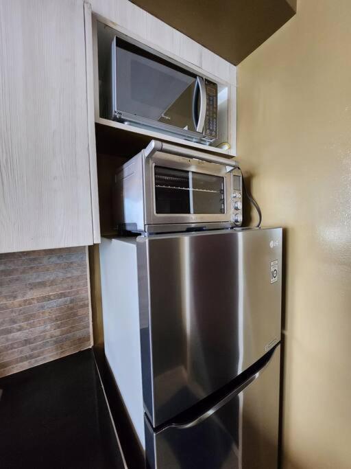 Executive W/ Balcony Near Greenbelt 100mbps * Manila