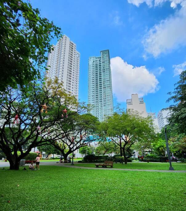 Executive W/ Balcony Near Greenbelt 100mbps Manila