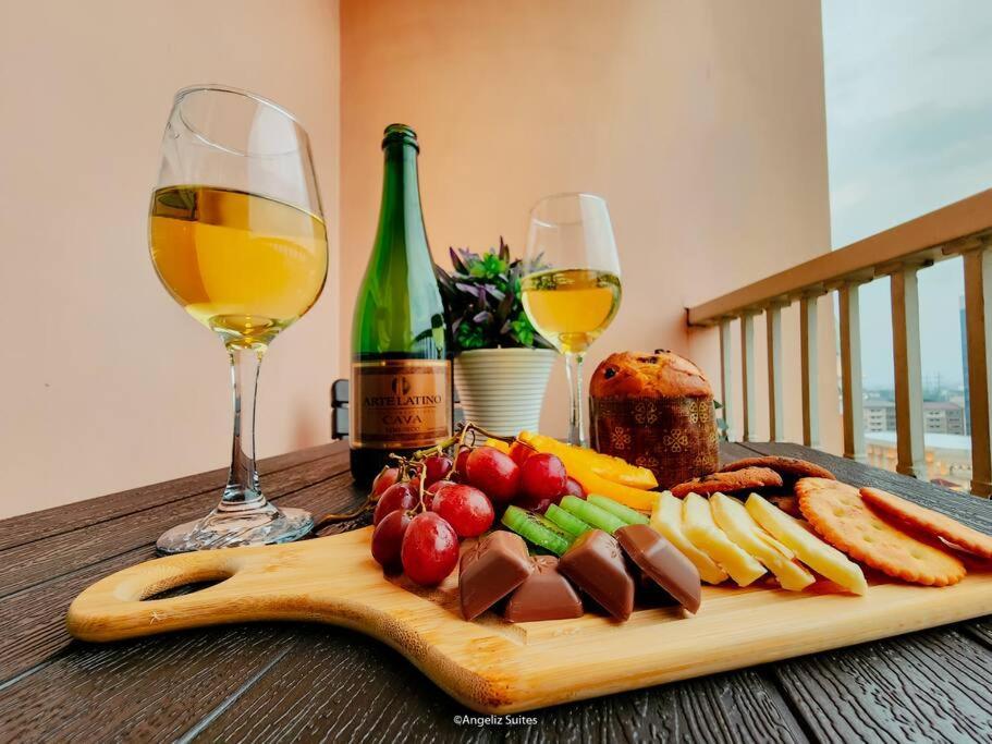 Venice View Balcony At Mckinley Hill Apartment Manila