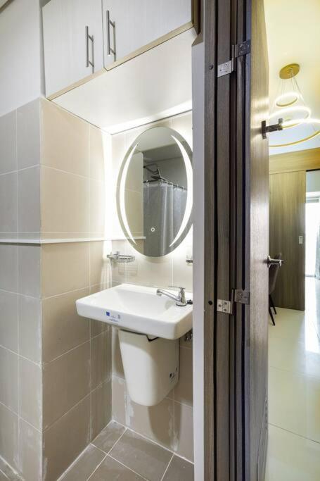 Luxury Sunset Views And Prime Location Near Ccp Moa With Wifi Parking * Manila