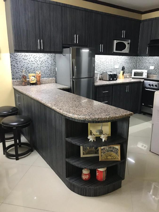Rare 1br Condo, Makati Philippines Apartment