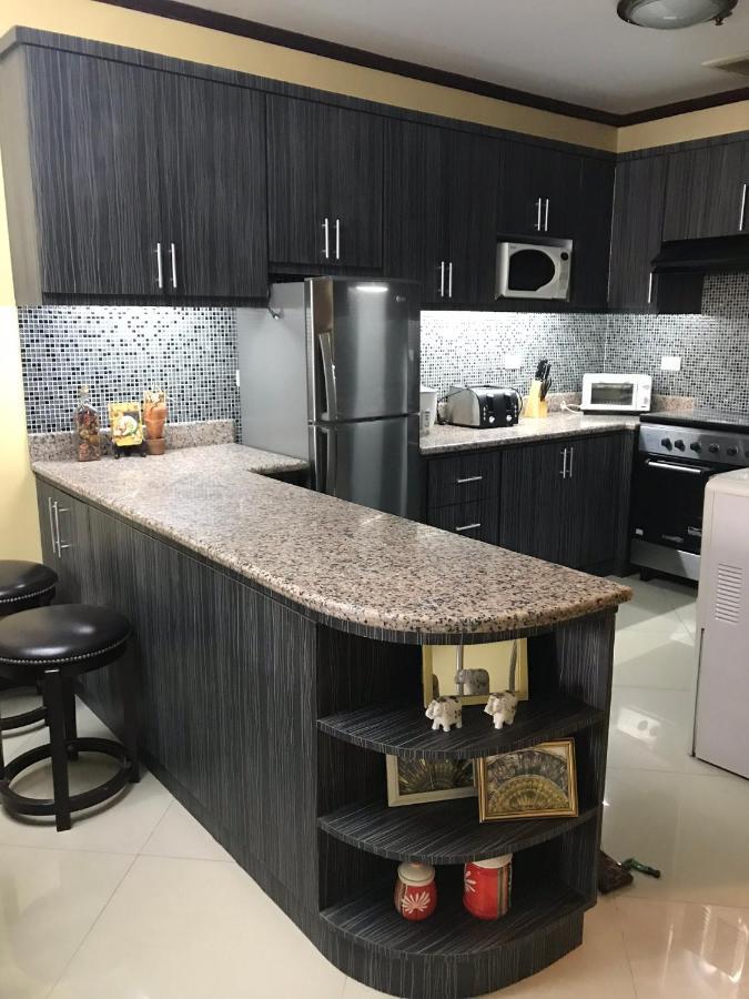 Apartment Rare 1br Condo, Makati Philippines