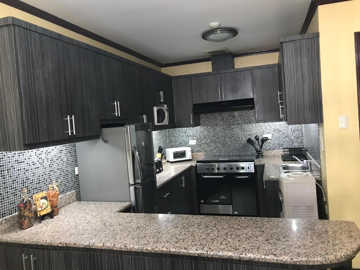 Apartment Rare 1br Condo, Makati Philippines Manila