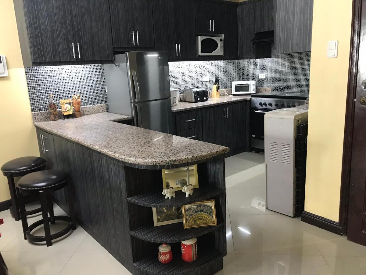 Rare 1br Condo, Makati Philippines *