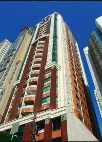 Apartment Rare 1br Condo, Makati Philippines *