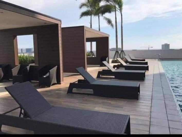 Breeze Residences Walking Only To Star City/world Trade Center/picc *