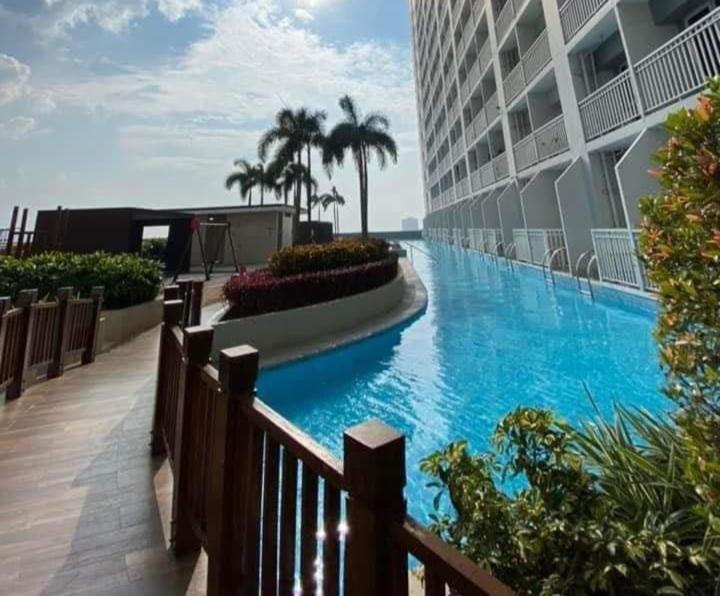Breeze Residences Walking Only To Star City/world Trade Center/picc * Manila