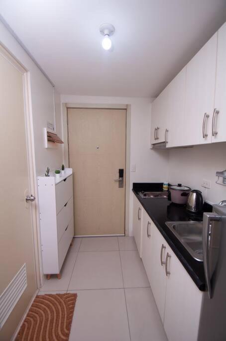 Apartment Cozy 1-bedroom In Makati