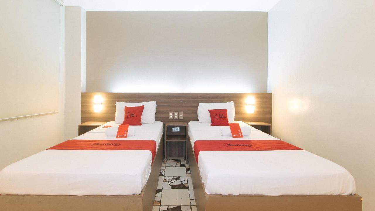 Hotel Reddoorz At V Plaza