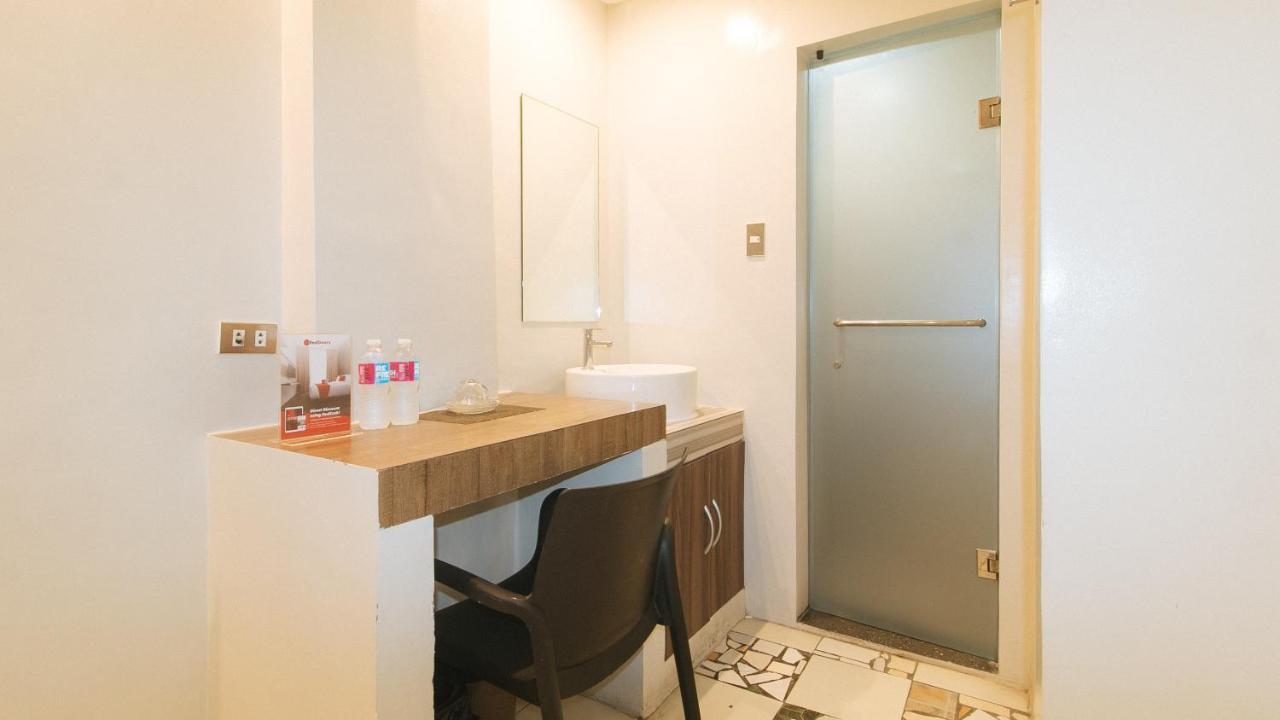 Hotel Reddoorz At V Plaza