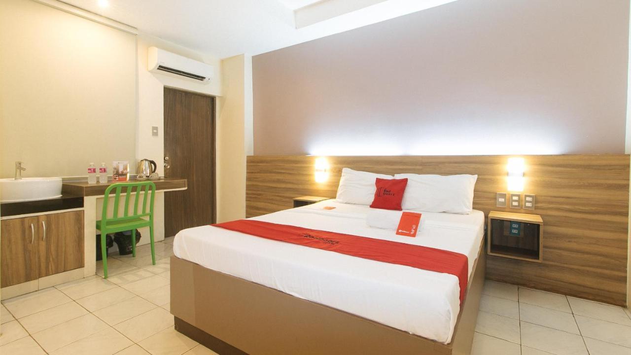 Hotel Reddoorz At V Plaza *