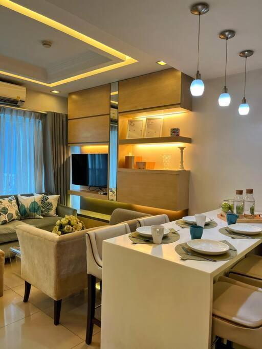 Modern 2-bedroom For 5 Across Moa *