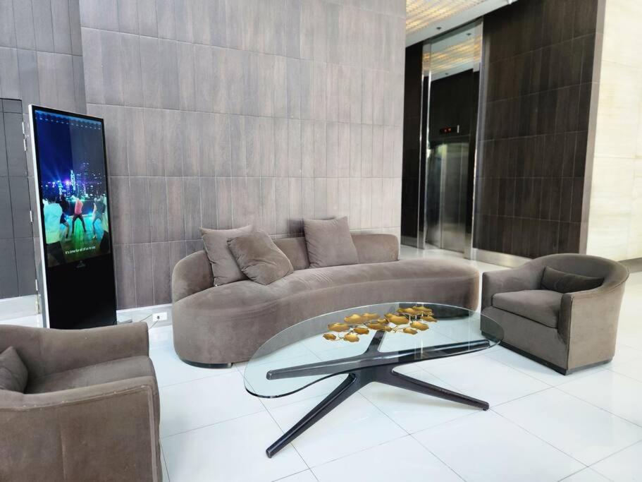 Apartment Bgc Fresh & Cozy Near Burgos Circle With Fast Internet Connection