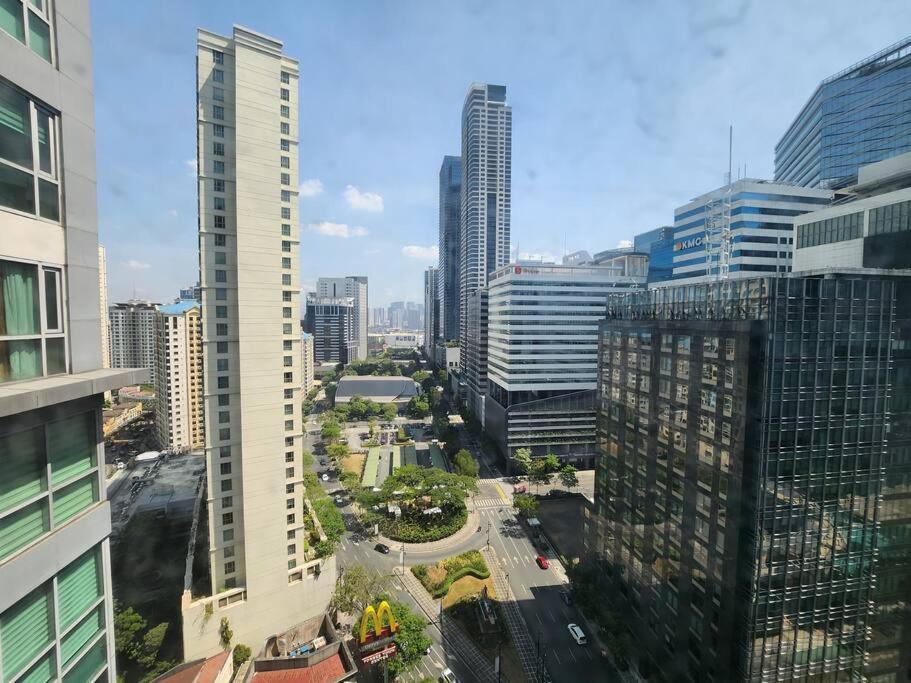 Bgc Fresh & Cozy Near Burgos Circle With Fast Internet Connection Apartment Manila