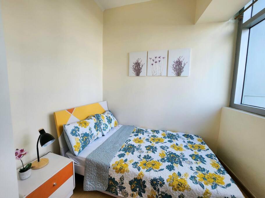 Bgc Fresh & Cozy Near Burgos Circle With Fast Internet Connection Apartment Manila