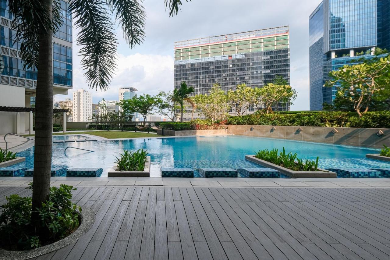 Uptown Parksuites Modern Manila
