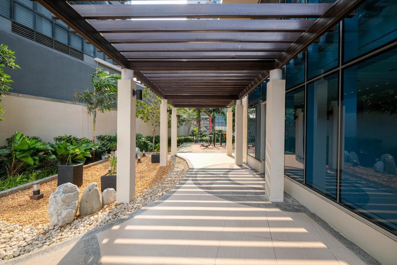 Apartment Uptown Parksuites Modern
