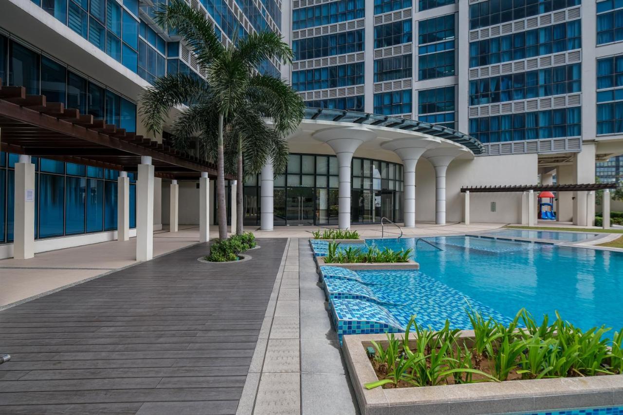 Uptown Parksuites Modern Manila