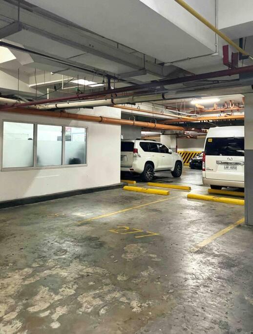 Modern 2-bedroom For 5 Across Moa * Manila