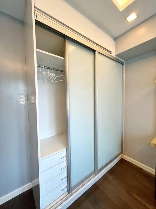 Modern 2-bedroom For 5 Across Moa Manila
