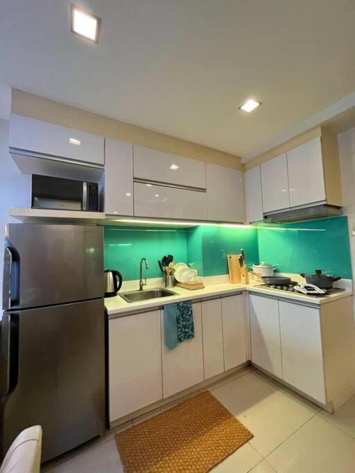 Modern 2-bedroom For 5 Across Moa Apartment