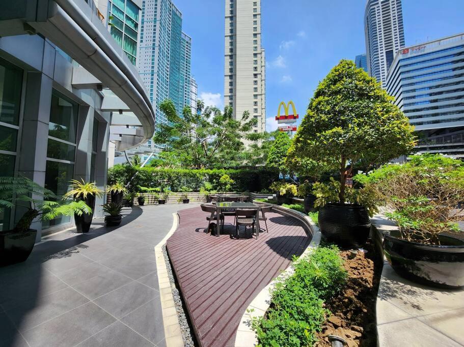 Apartment Bgc Fresh & Cozy Near Burgos Circle With Fast Internet Connection