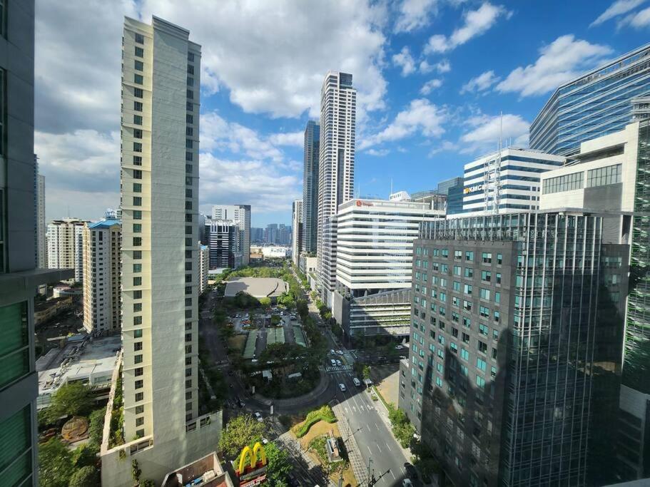 Bgc Fresh & Cozy Near Burgos Circle With Fast Internet Connection * Manila