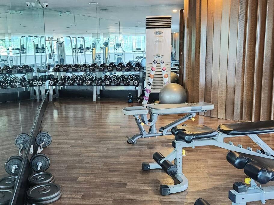 Bgc Fresh & Cozy Near Burgos Circle With Fast Internet Connection Apartment Manila