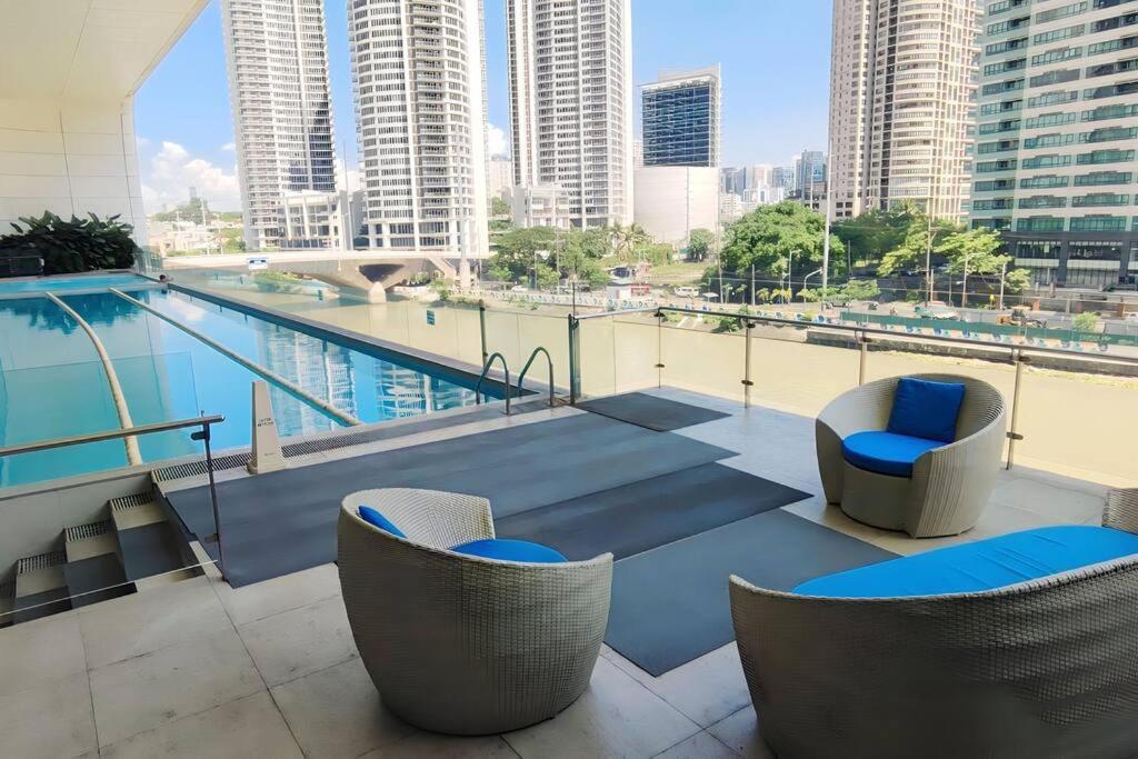 Aveline Cozy Skyline View Acqua Private Residences Near Rockwell Makati