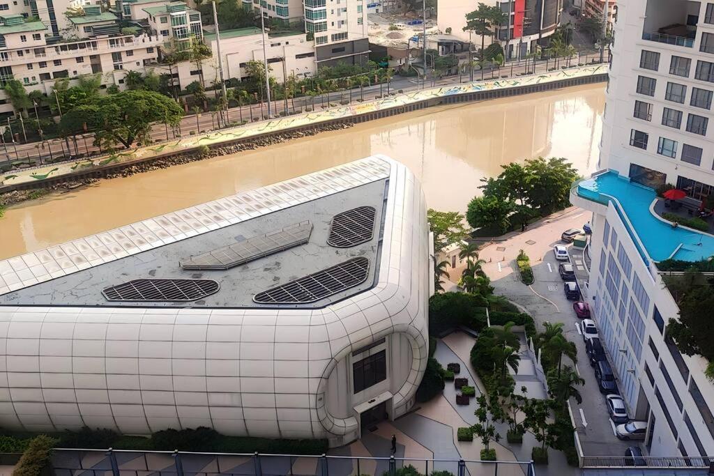 Aveline Cozy Skyline View Acqua Private Residences Near Rockwell Makati Apartment