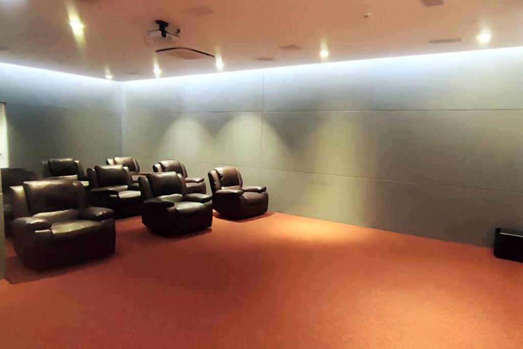 Aveline Cozy Skyline View Acqua Private Residences Near Rockwell Makati
